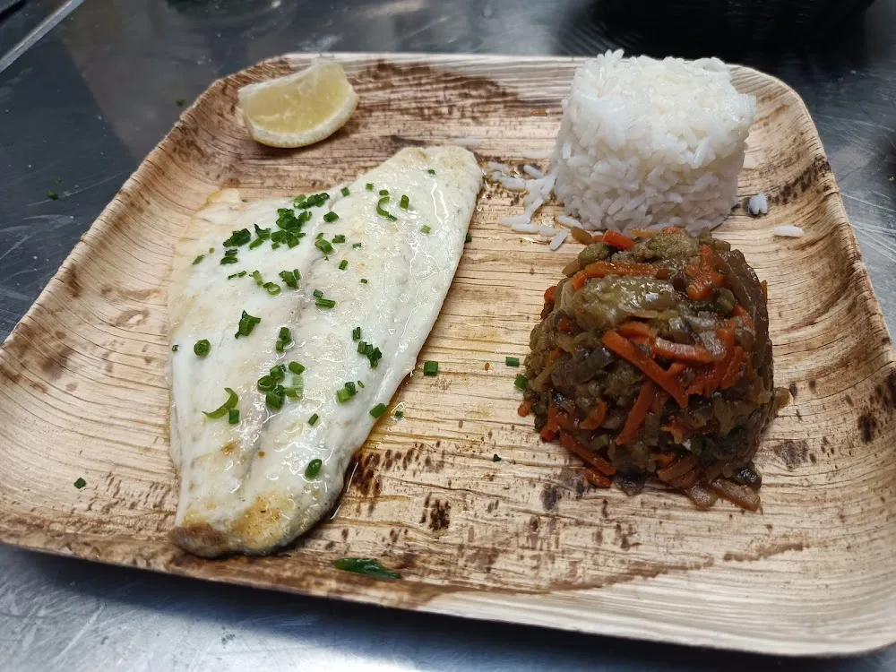 Filet de Dorade Royale Snackée Riz Et Petit Légume Beurre Citronné